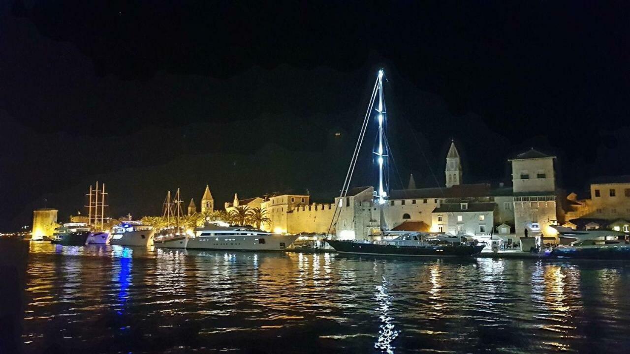 Hostel Marina Trogir Luaran gambar